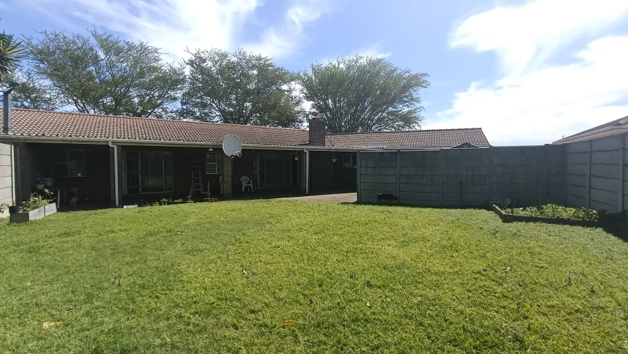 To Let 3 Bedroom Property for Rent in Rouxville Western Cape